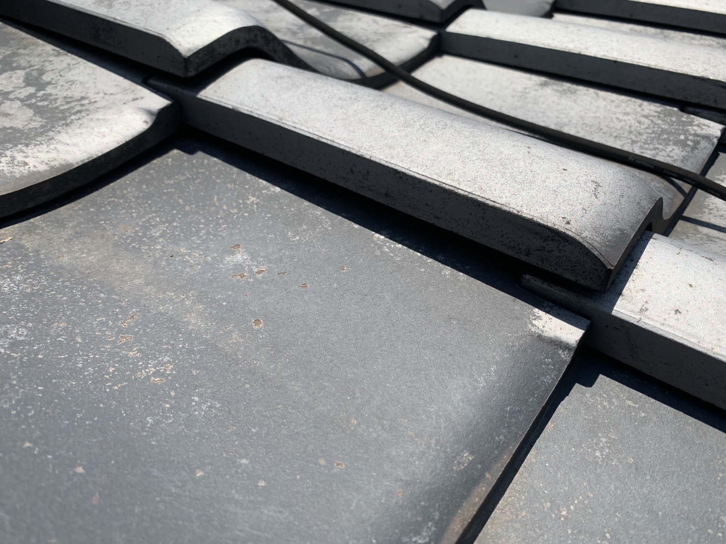 ラバーロック工法を行う前のいぶし瓦