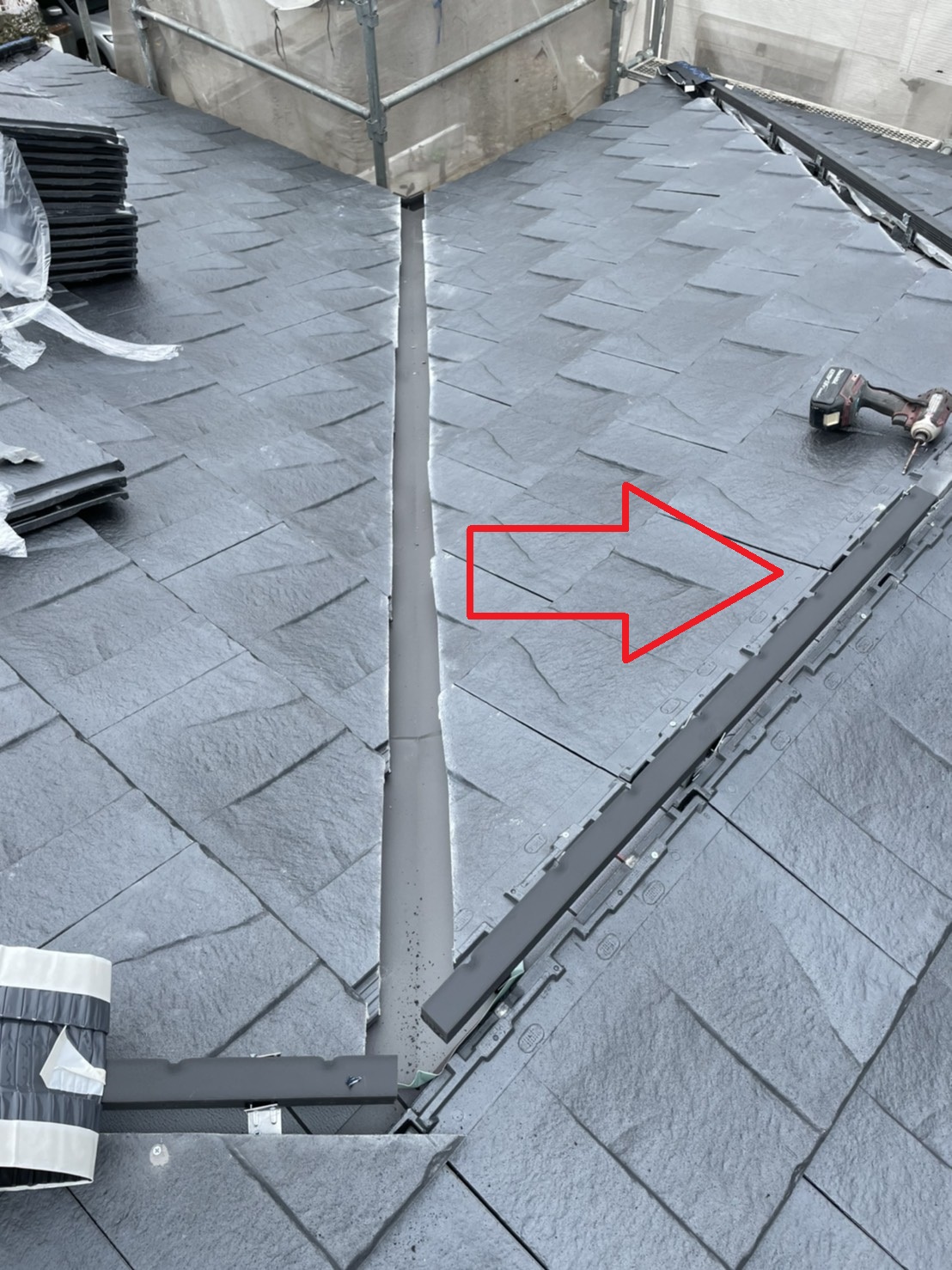 お勧めの屋根材ルーガの棟下地材の様子