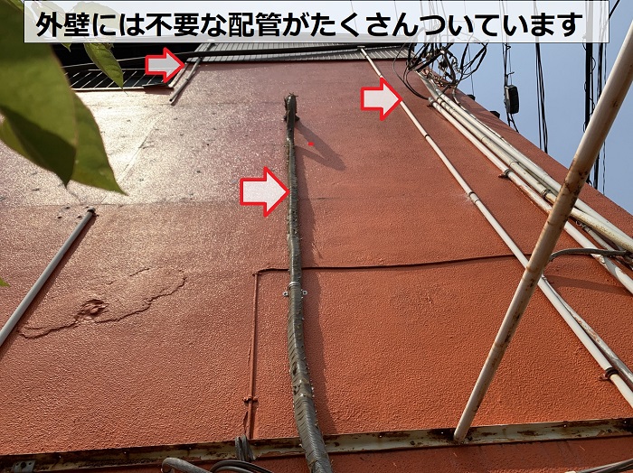 外壁に取り付けられている不要な配管