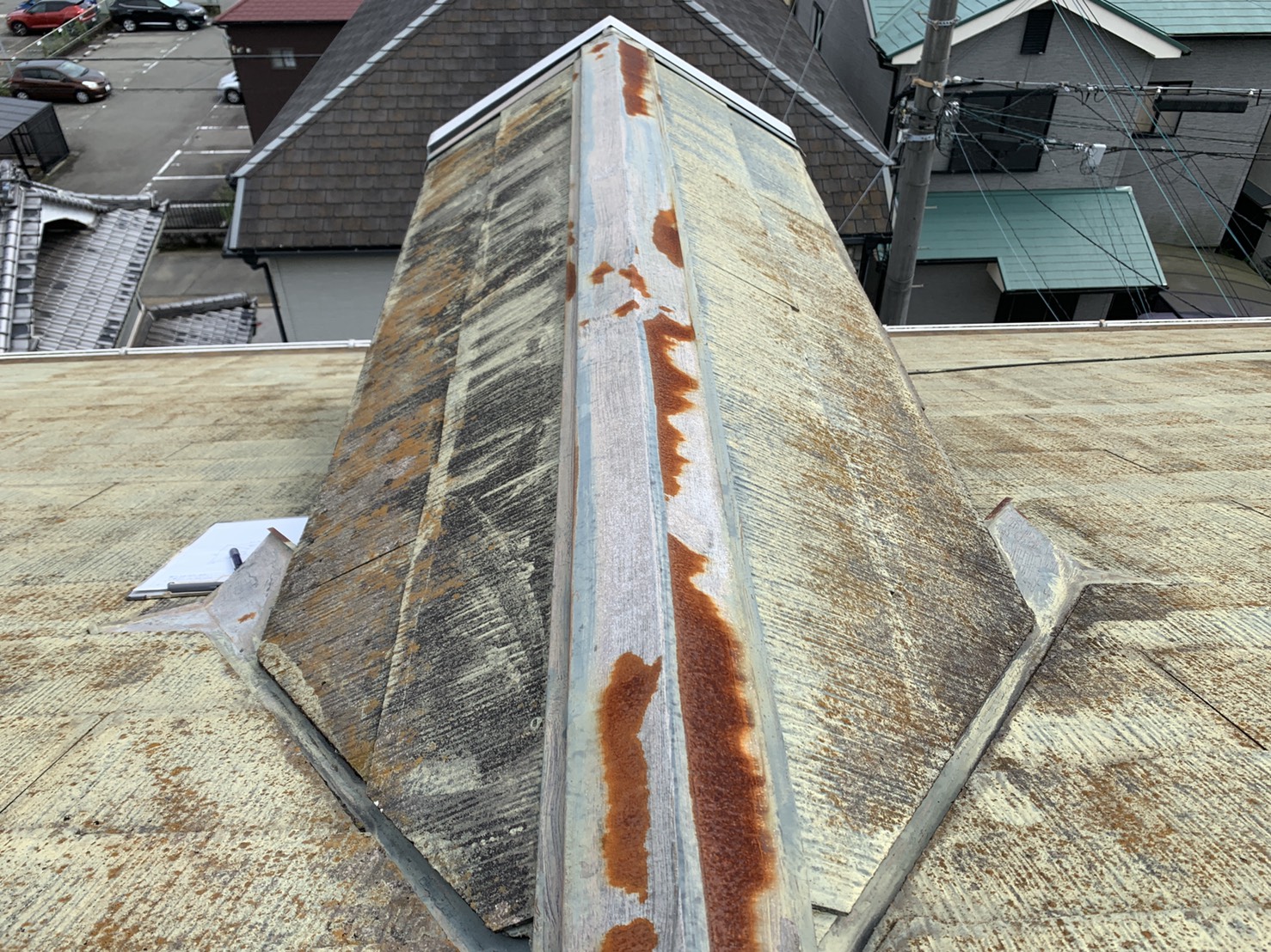 屋根上にある鳩小屋