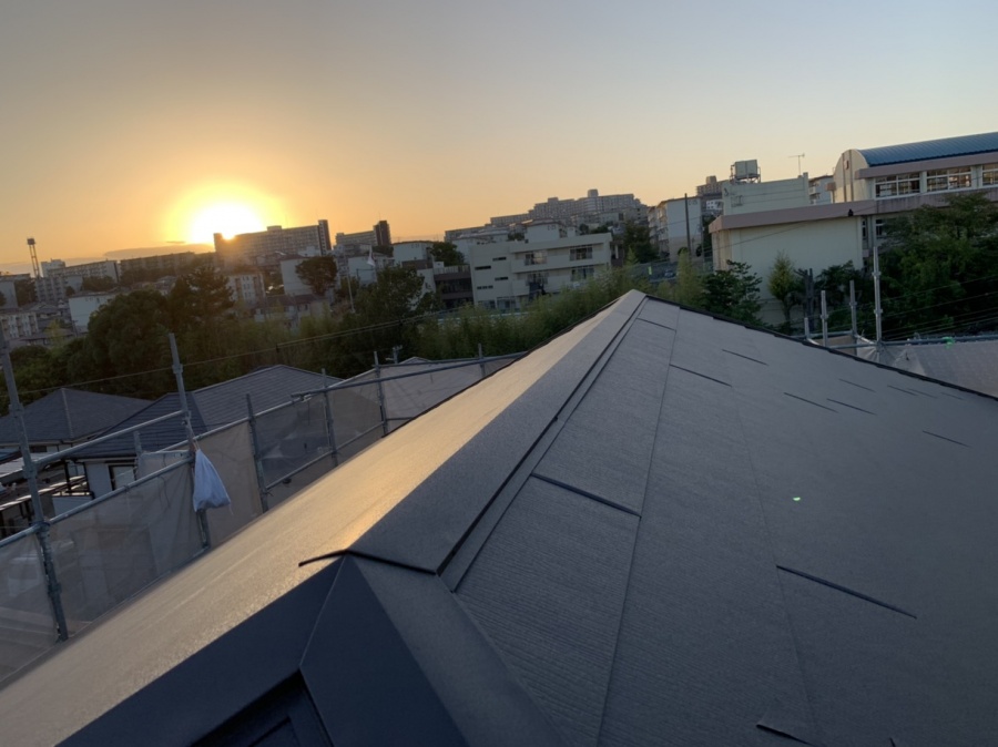 屋根が仕上がった様子