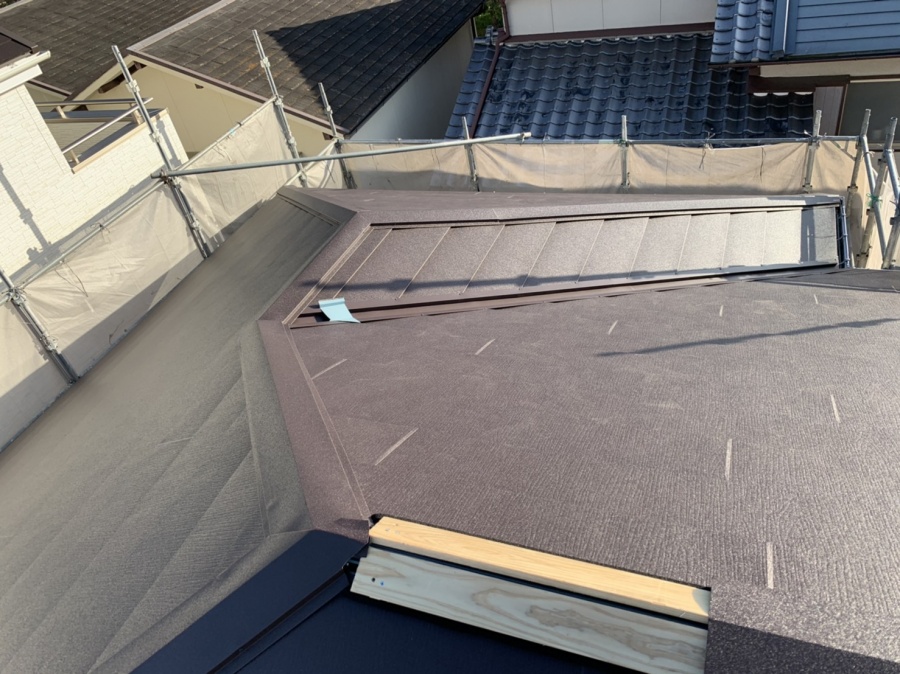 棟板金の取り付け