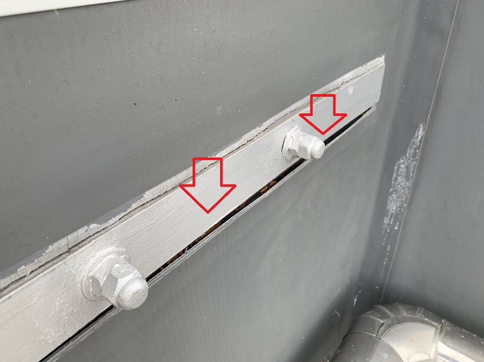 雨漏りの原因となっているシート防水のめくれ