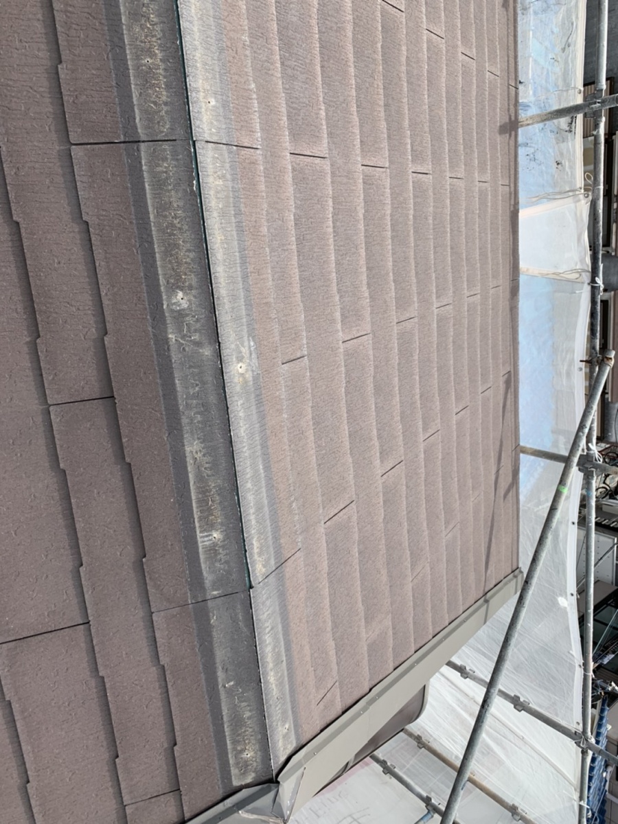 既存の棟木を撤去した様子