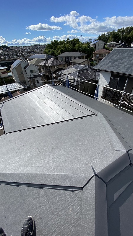 三木市で屋根工事を行った後のスーパーガルテクト