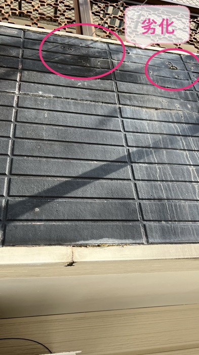 窯業サイディングが劣化している様子