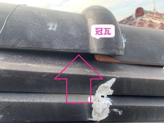 兵庫区で棟瓦の交換を行う屋根の冠瓦が浮いている様子