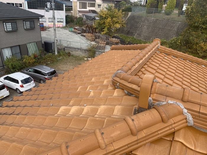 屋根工事を行う前の瓦屋根