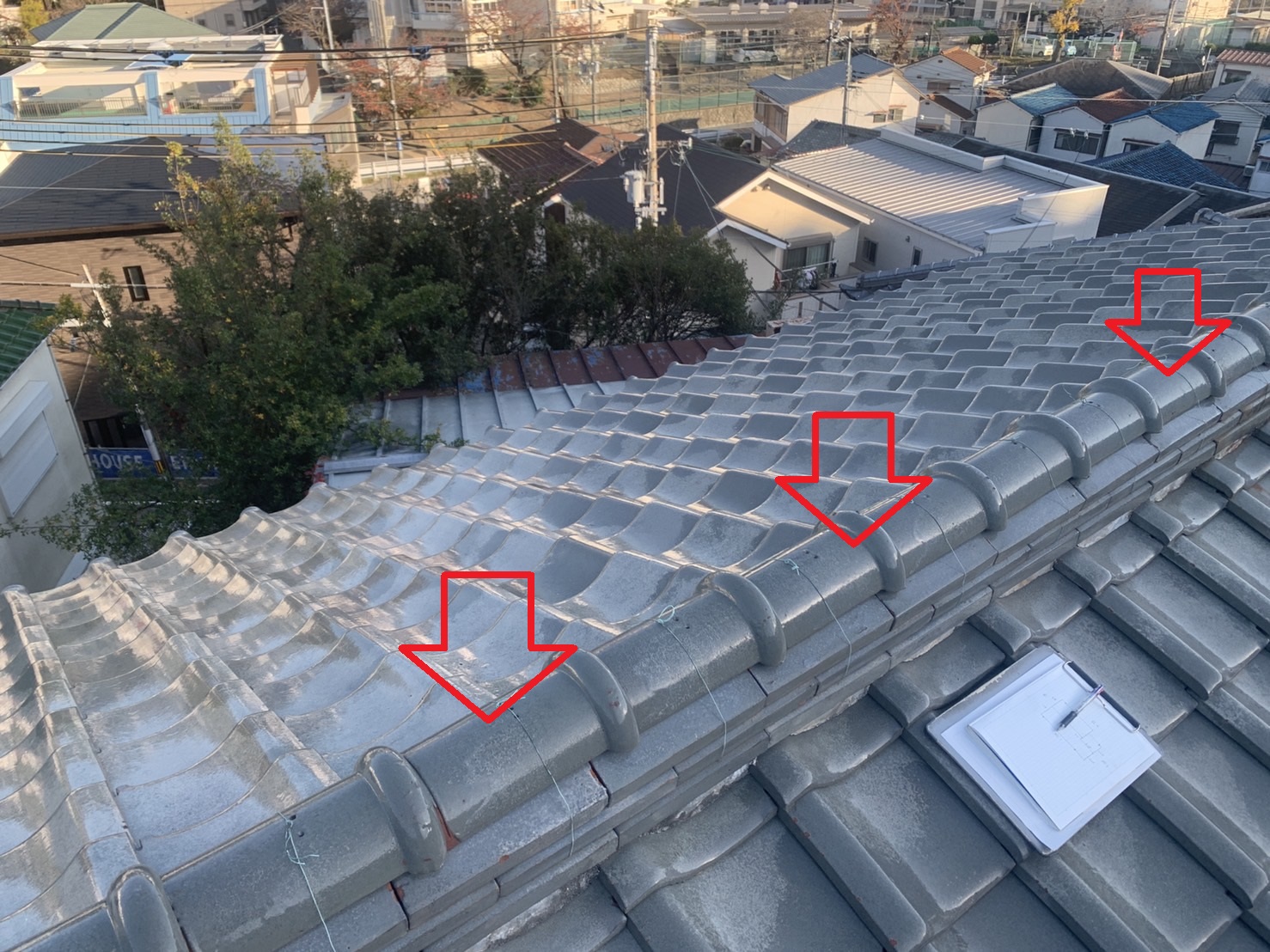 屋根葺き替え工事前の瓦屋根