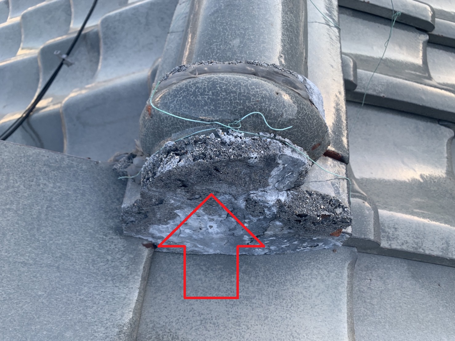 劣化した屋根漆喰