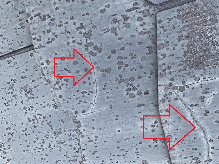 4年前に塗装した塗膜が酷い様子