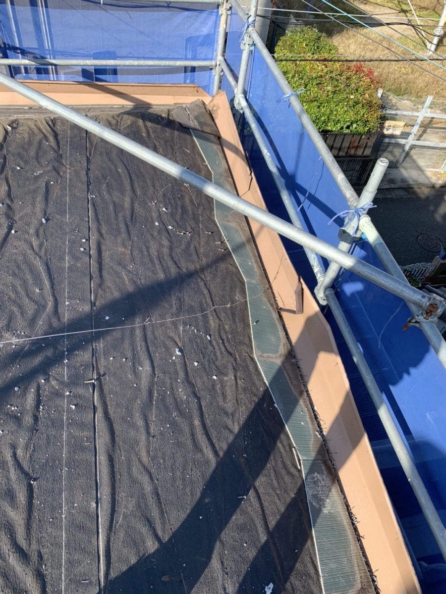 神戸市西区での屋根葺き替え工事でスレート屋根撤去後の様子