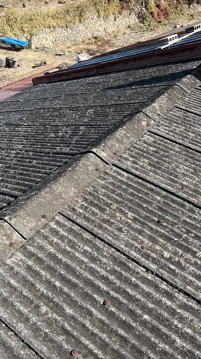 屋根工事を行う前のスレート屋根