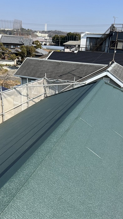神戸市長田区で屋根カバー工事を行った後の様子