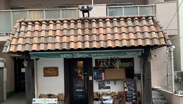 飲食店の入り口屋根　正面