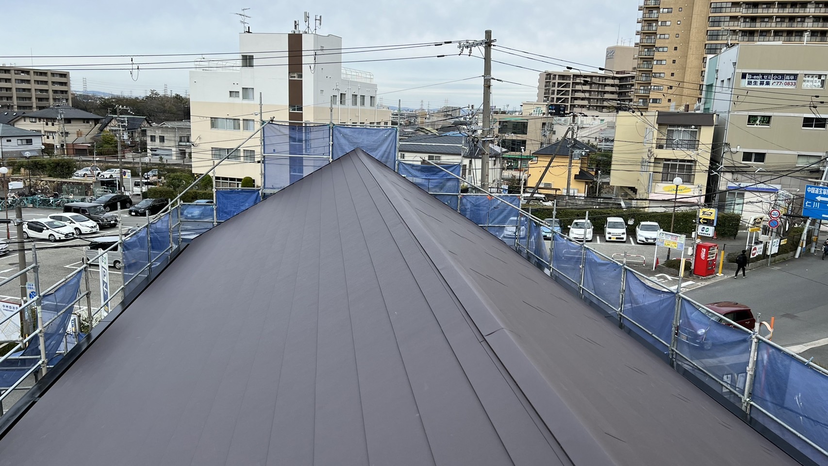 宝塚市で屋根カバー工事を行った後の様子