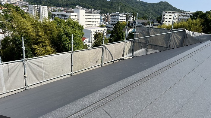 神戸市北区で屋根重ね葺き工事を行った後の様子