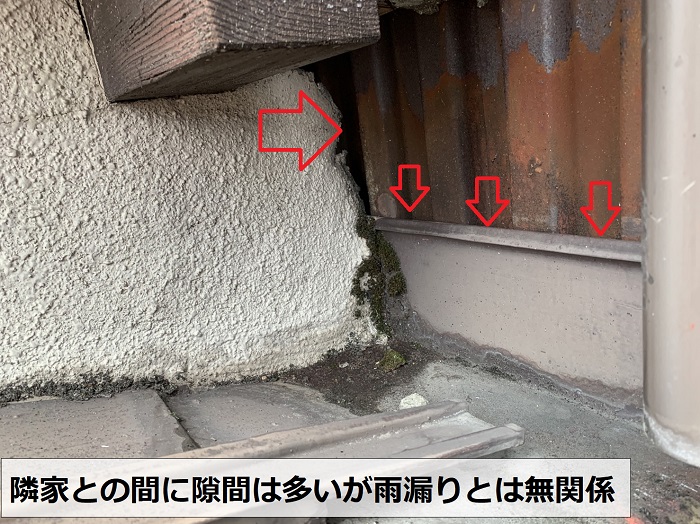 隣家との間に隙間が多い様子