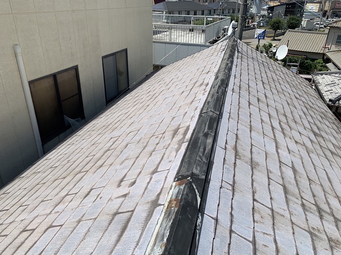 高砂市で屋根カバー工事を行う前のスレート屋根
