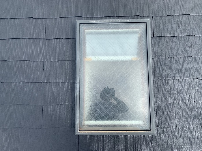 屋根天窓の雨漏り修理を行う前の様子