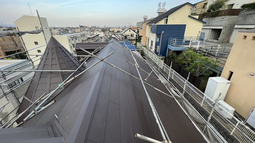 屋根カバー工法後のスレート屋根