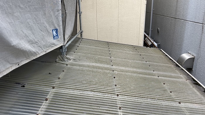 ガレージのポリカ波板を交換する前の様子