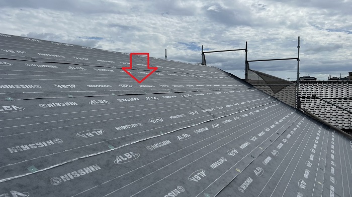 神戸市屋根カバー工事で防水シート貼り