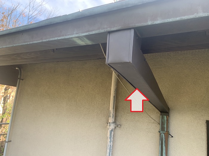 芦屋市で廃盤になっている銅板製の雨樋を修理した後の様子