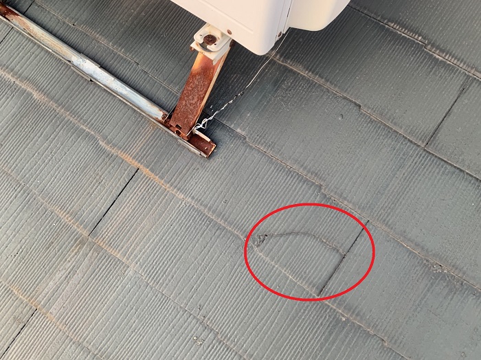 スレート屋根のひび割れ