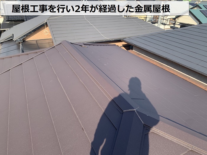 明石市で屋根工事を行い2年が経過したガルバリウム鋼板屋根材