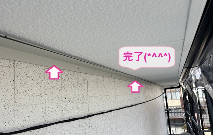 明石市でアパートの軒下の隙間へ鳥害対策が完了した現場の様子