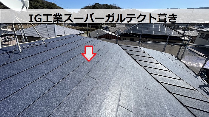 太陽光パネル脱着の屋根カバー工法でスーパーガルテクト葺き