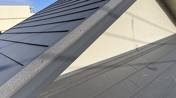 神戸市東灘区でのコロニアル屋根カバー工事完了