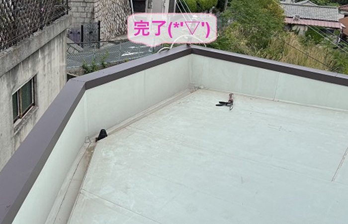 神戸市垂水区で屋上のパラペット上部の笠木を取り替える雨漏り補修が完了した現場の様子