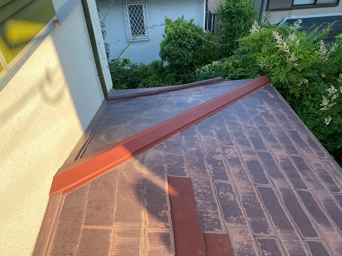 宝塚市でカラーベスト屋根の部分補修として強風被害を低価格に修理した後の様子