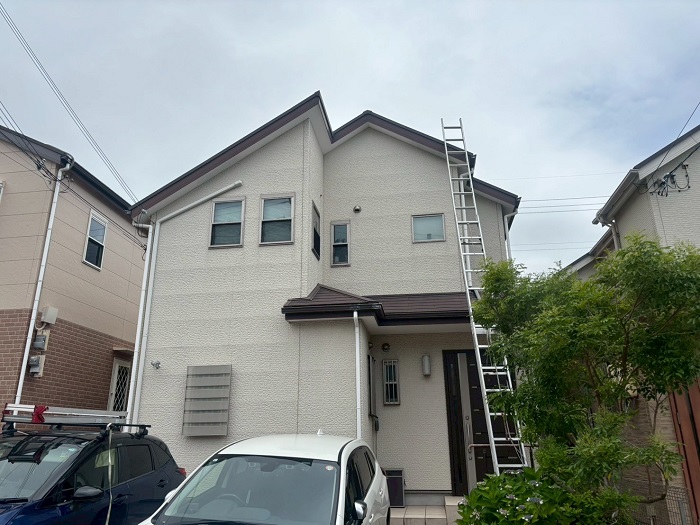 西宮市で2階建て1軒屋の外壁サイディングを部分的に張り替える前の様子