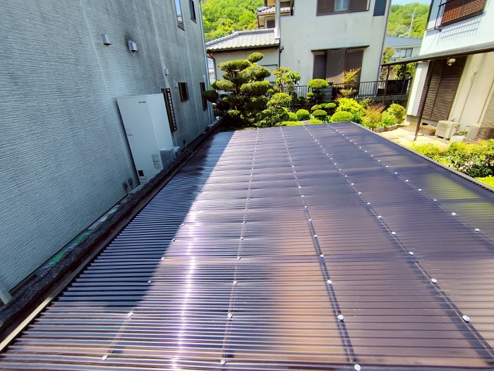 加西市でカーポート屋根の波板貼り替えでポリカ波板を使用した後の様子