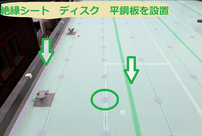 神戸市垂水区で面積75平米のハウスメーカー戸建ての陸屋根防水工事を行う現場で下地工事