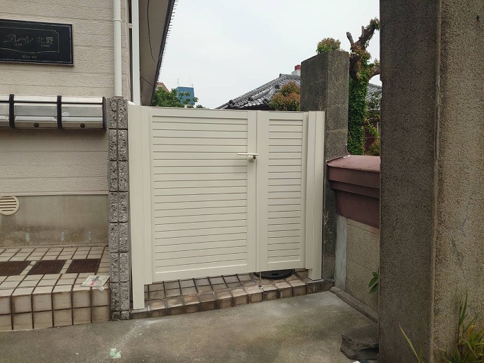 神戸市中央区で門扉取り替えを行った後の様子