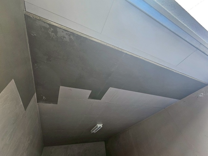 西宮市で天井補修として潜り車庫のモルタル剥がれを防ぐ工法を行った後の様子