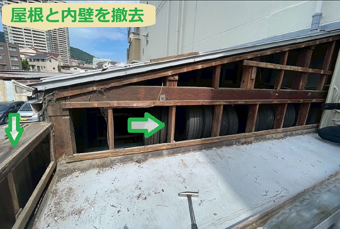 宝塚市で雨漏り修理としてアルミ複合版を張り替える現場で屋根と内壁撤去