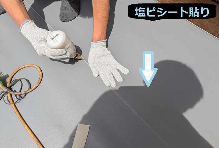 丹波篠山市で面積6.3㎡ハウスメーカー戸建てのベランダシート防水工事を行う現場で塩ビシート貼り
