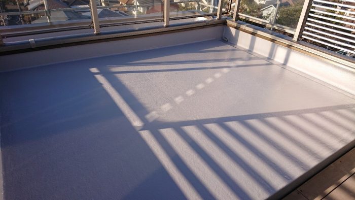 トップコートを塗り替えたベランダ