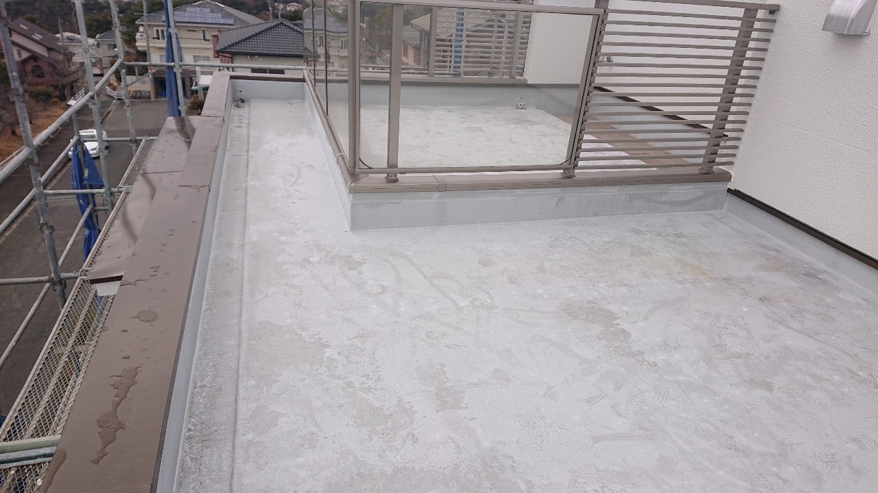 バルコニーのＦＲＰ防水の様子