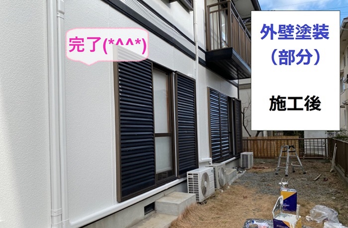 明石市のカーポート撤去後の戸建てで外壁1面だけ塗り替えが完了した現場の様子