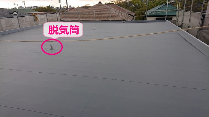 神戸市西区での陸屋根防水工事で脱気筒取り付け