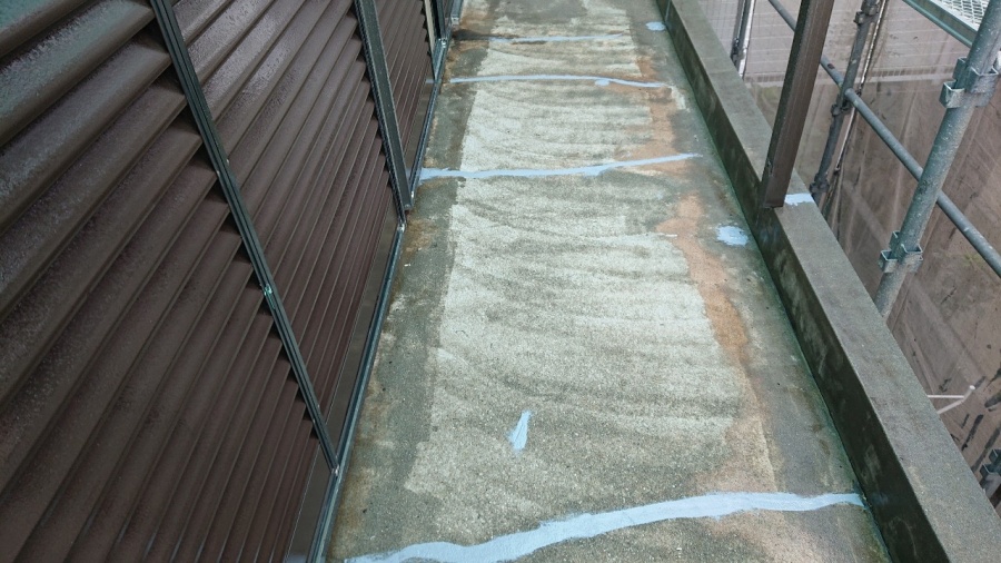 クラック補修りている様子