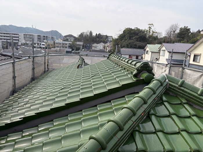 神戸市北区で屋根耐震工事として瓦屋根から軽量なガルバリウム鋼板屋根材へ葺き替える前の様子