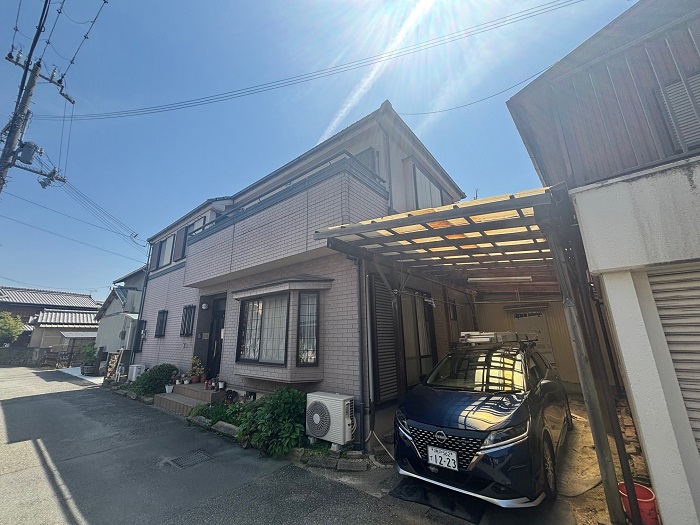 高砂市で2階建て窯業サイディングの外壁塗装を行う前の様子