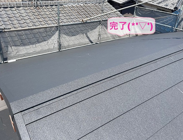 加古川市の地震対策で軽量屋根材へ葺き替えリフォームが完了した現場の様子